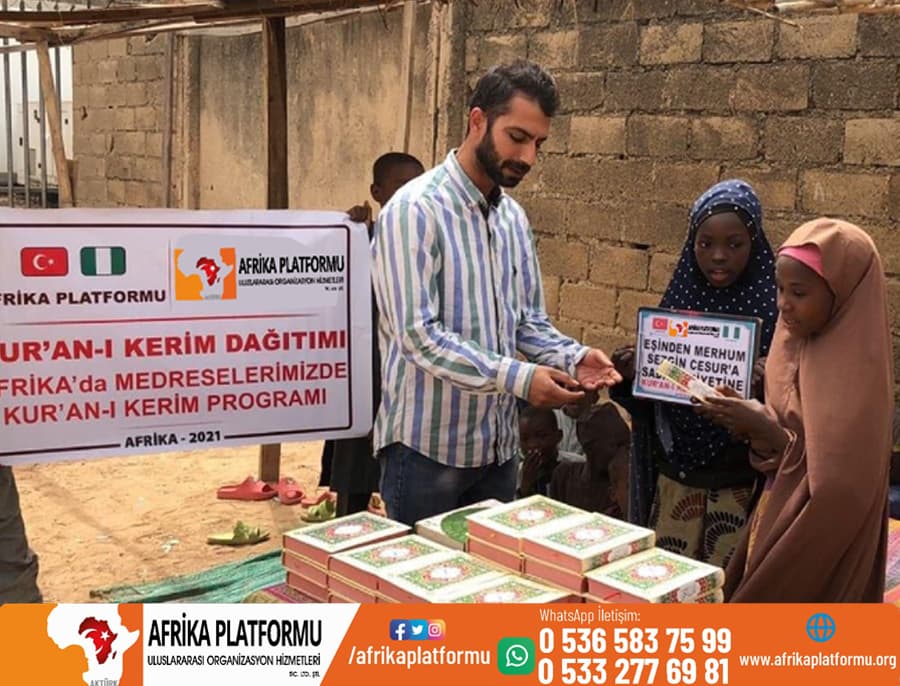 Afrika'da Kuranı Kerim Dağıtımı