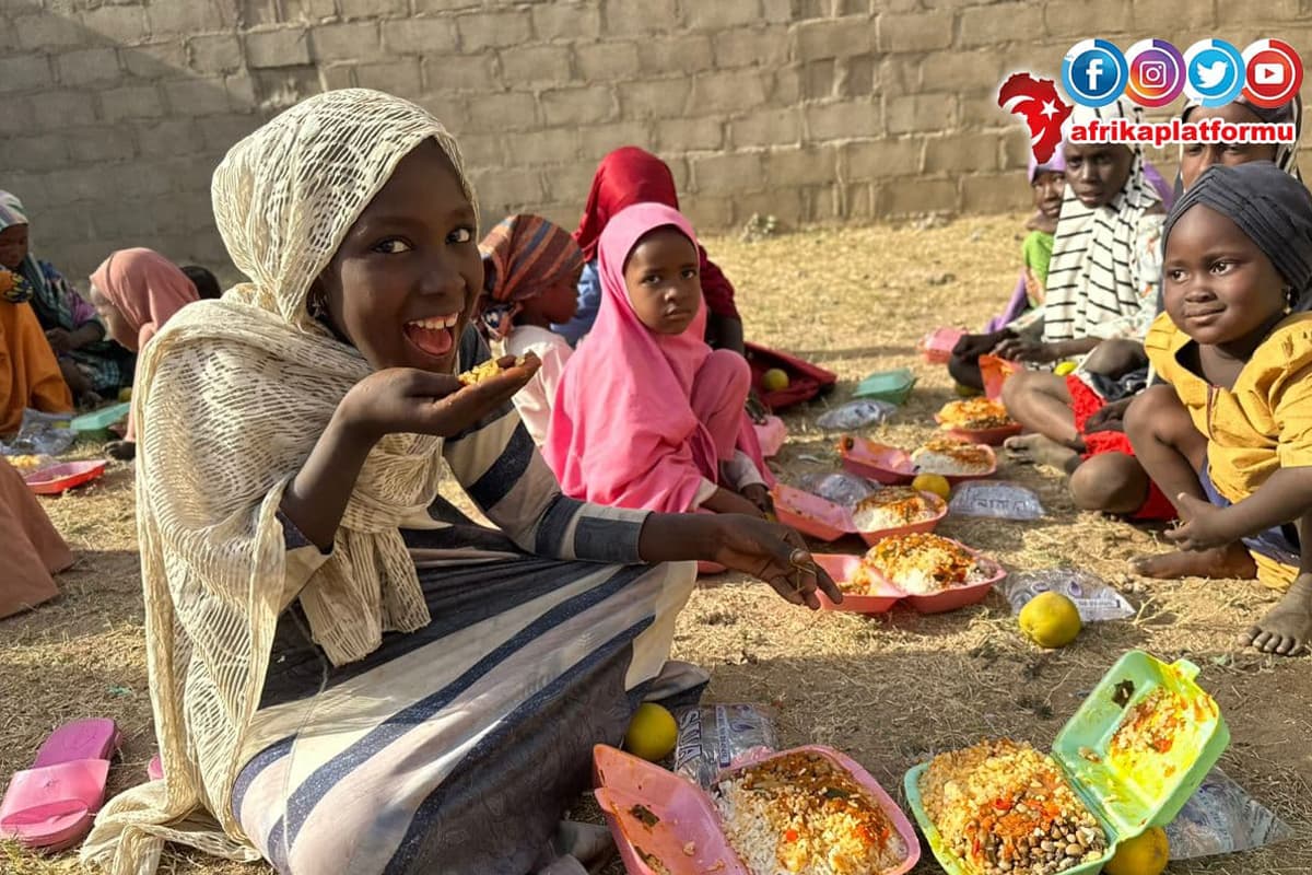 Afrika’da Yemek Yardımı İçin Bizimle İletişime Geçin