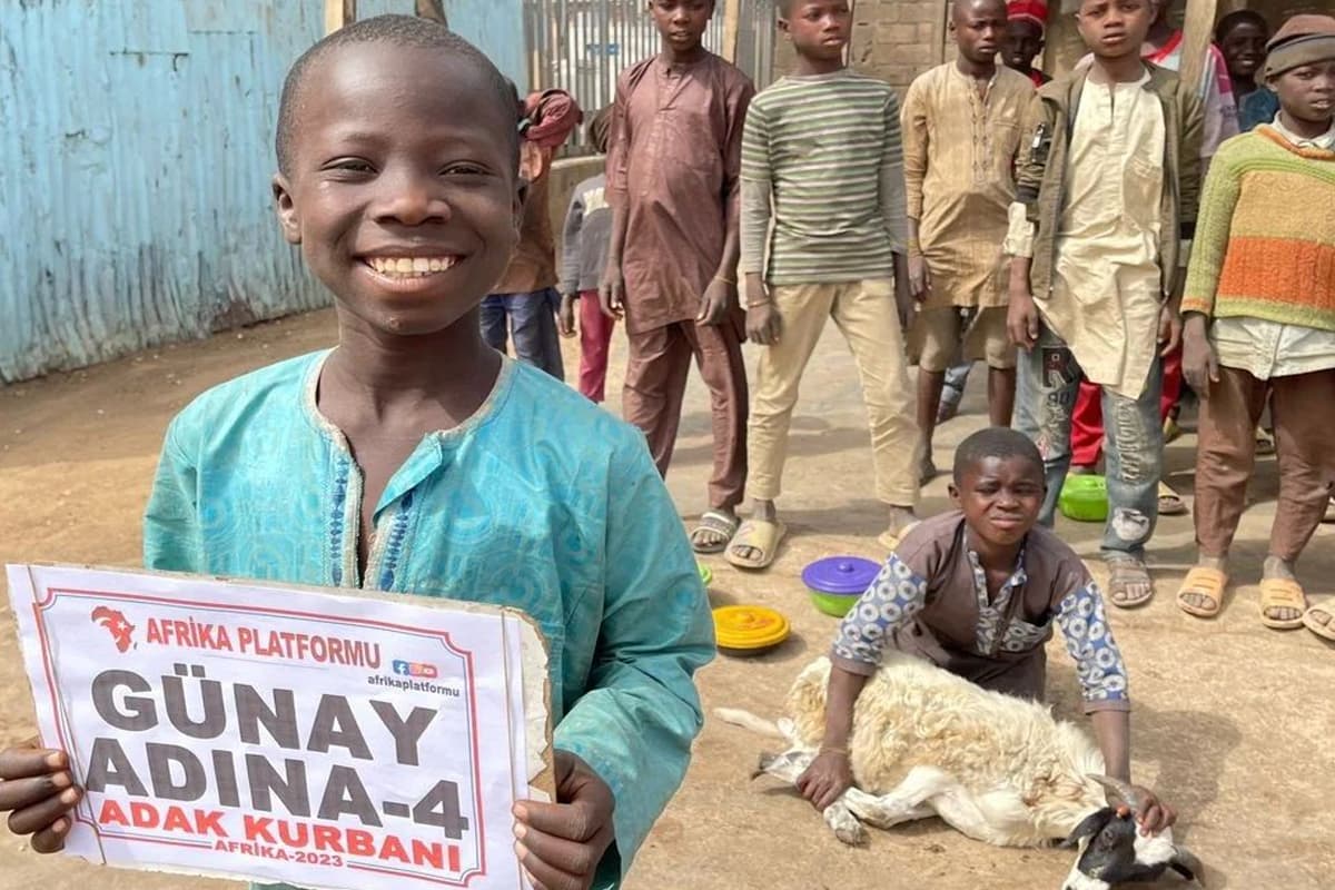 Afrika'da Kurban Kesimi İçin Organizasyonlar Düzenlemek