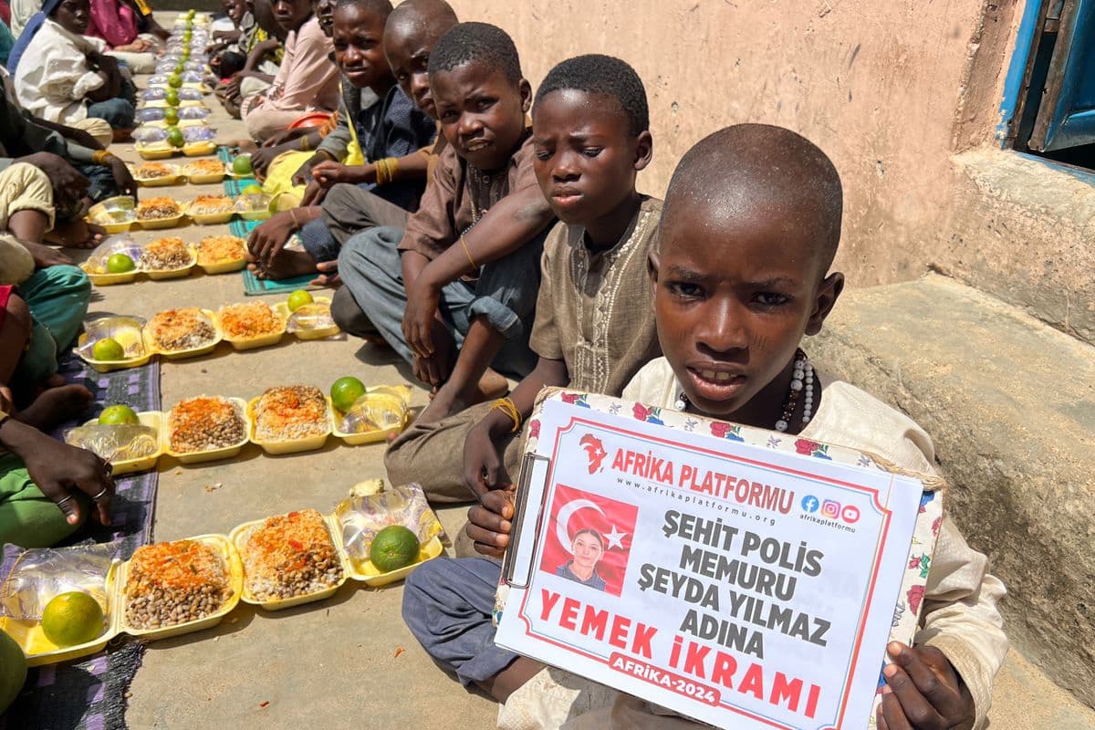 Şehitlerimiz Adına Afrika'da Yemek İkramı