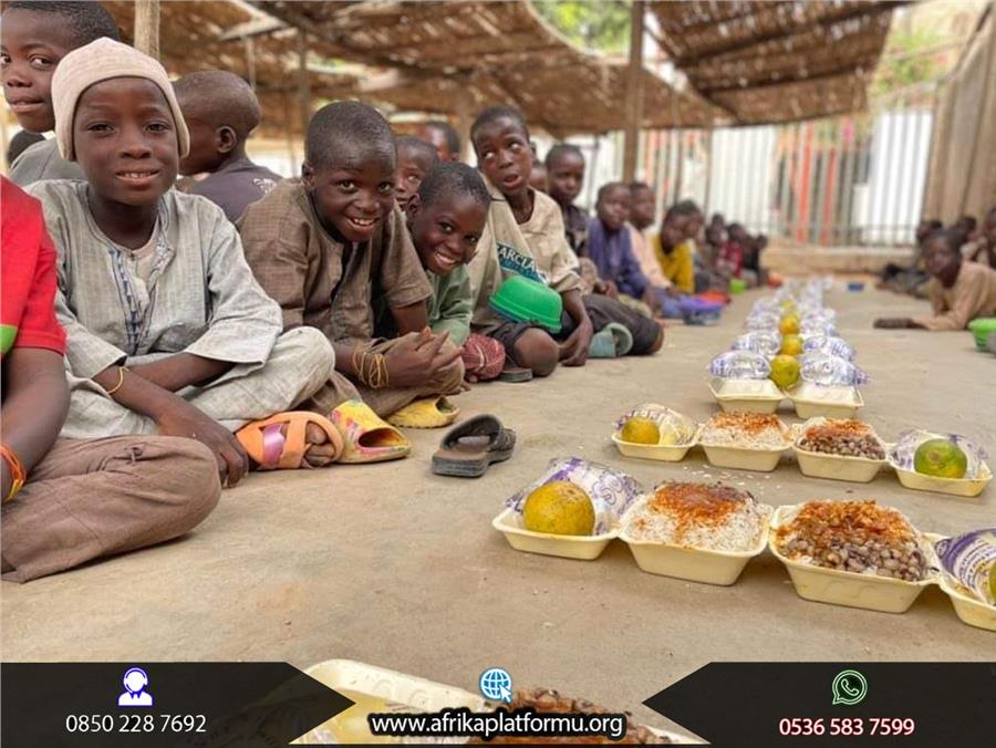 Afrika'da Yemek Yardımı